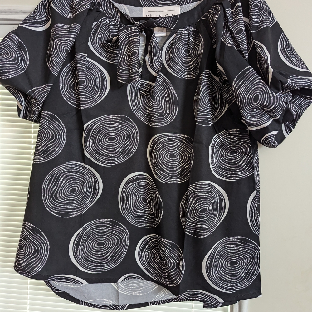 Anne Klein Gray Short Sleeve Tie Front Blouse